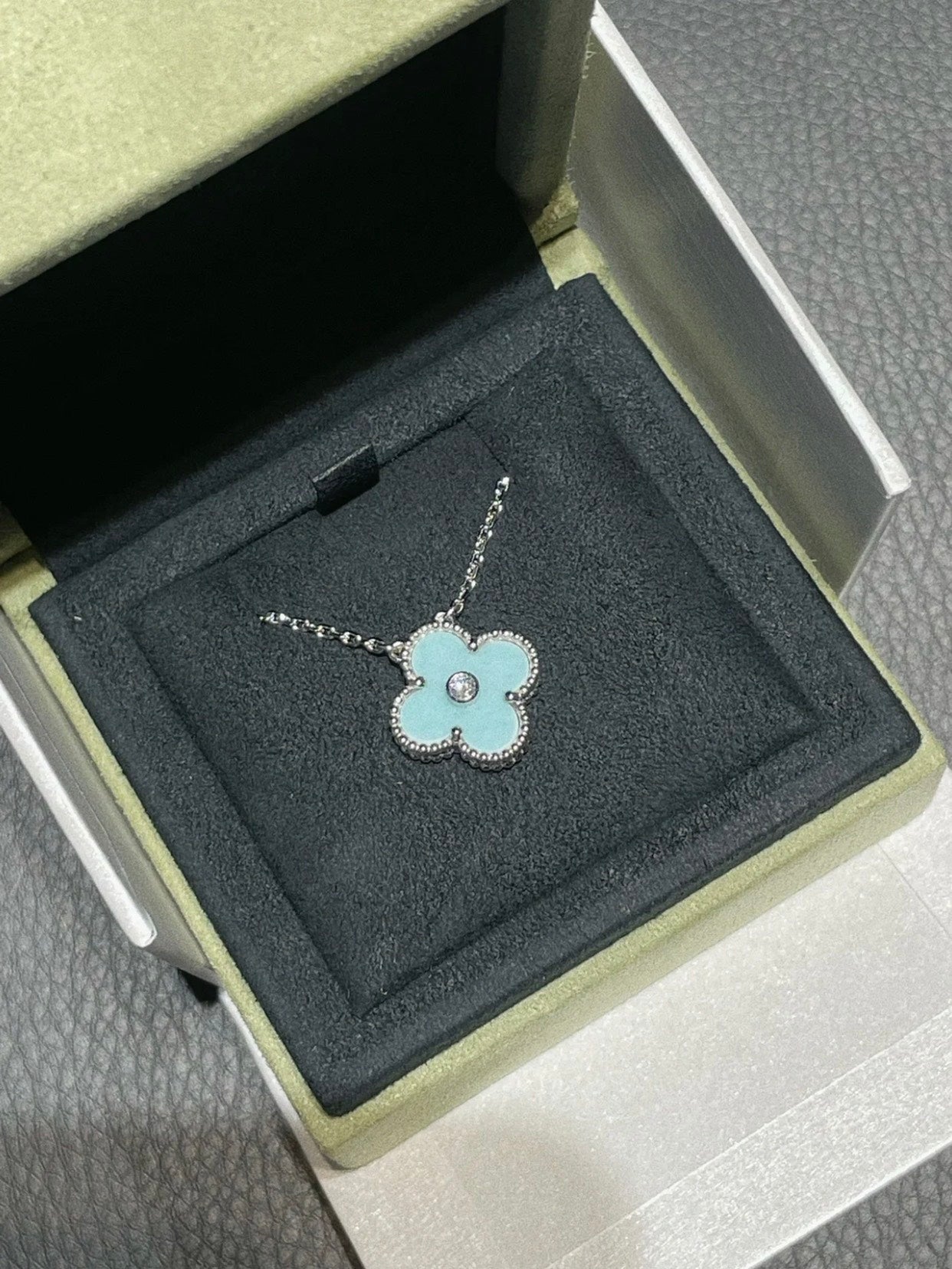 DIANA CLOVER 1 DIAMOND LIGHT BLUE SILVER NECKLACE