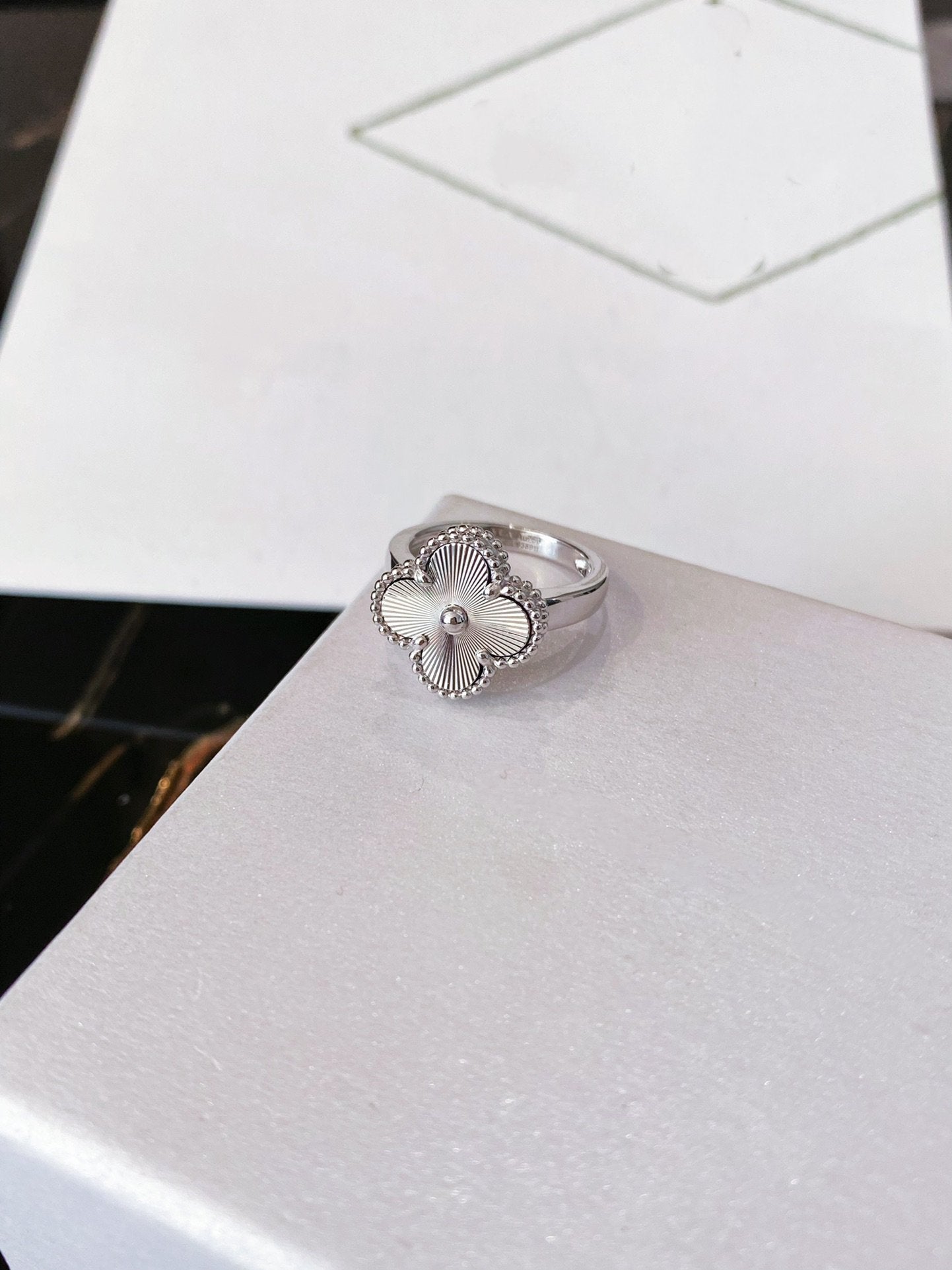 DIANA CLOVER SILVER RING