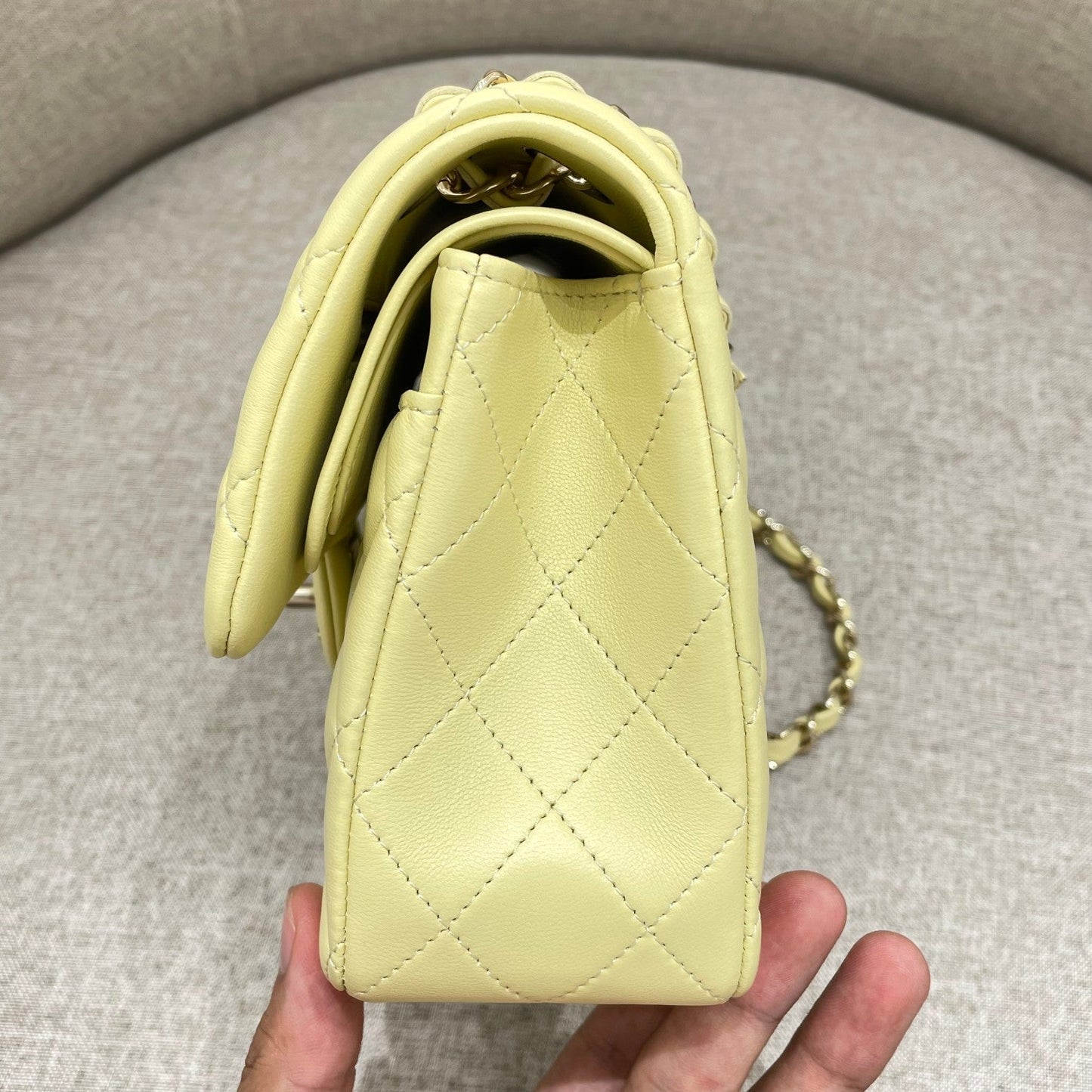FLAP BAG 25CM PASTEL YELLOW LAMBSKIN GOLD HARDWARE