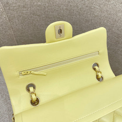 FLAP BAG 25CM PASTEL YELLOW LAMBSKIN GOLD HARDWARE