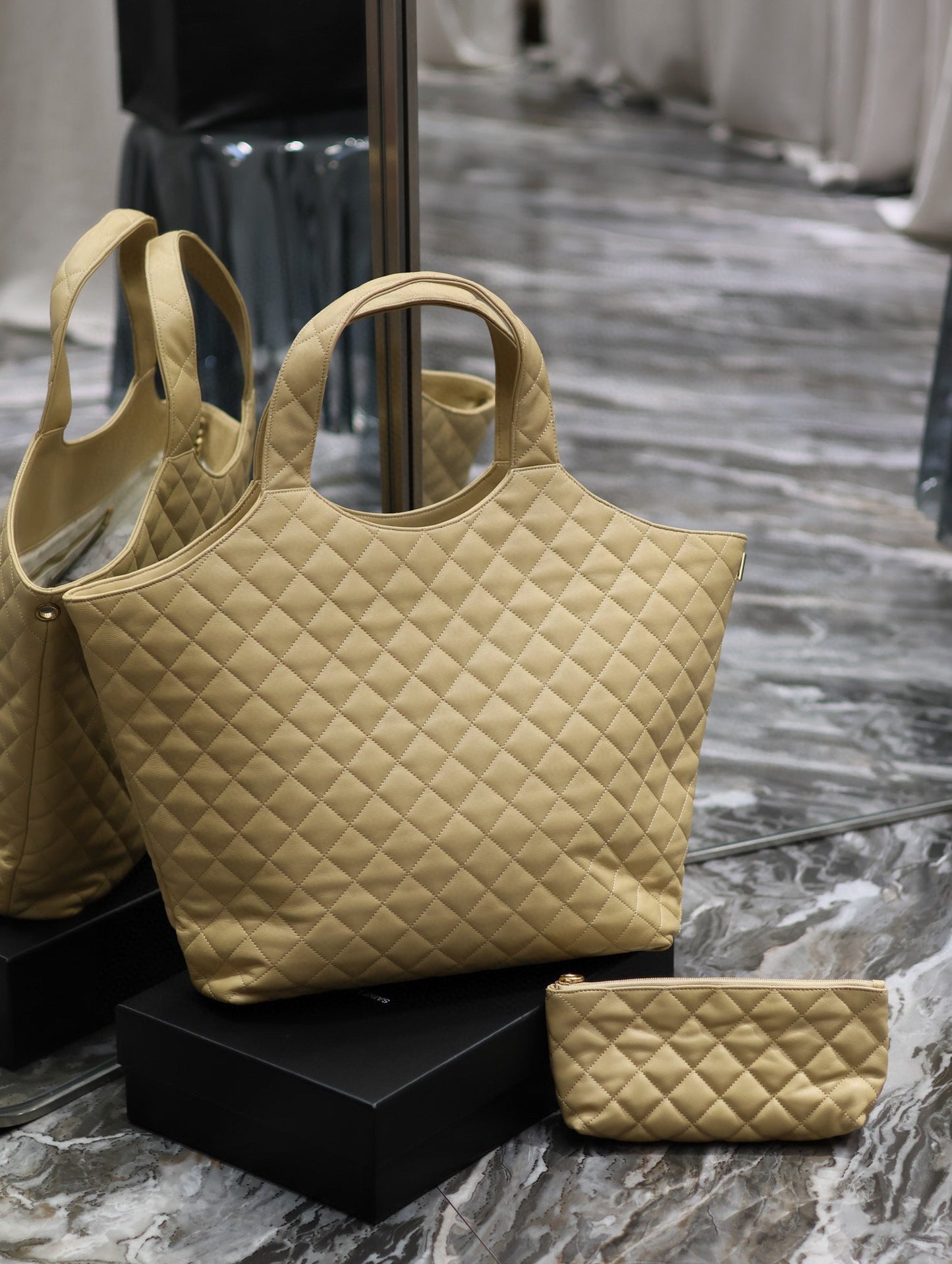 ICARE MAXI SHOPPING BAG IN QUILTED BEIGE LAMBSKIN