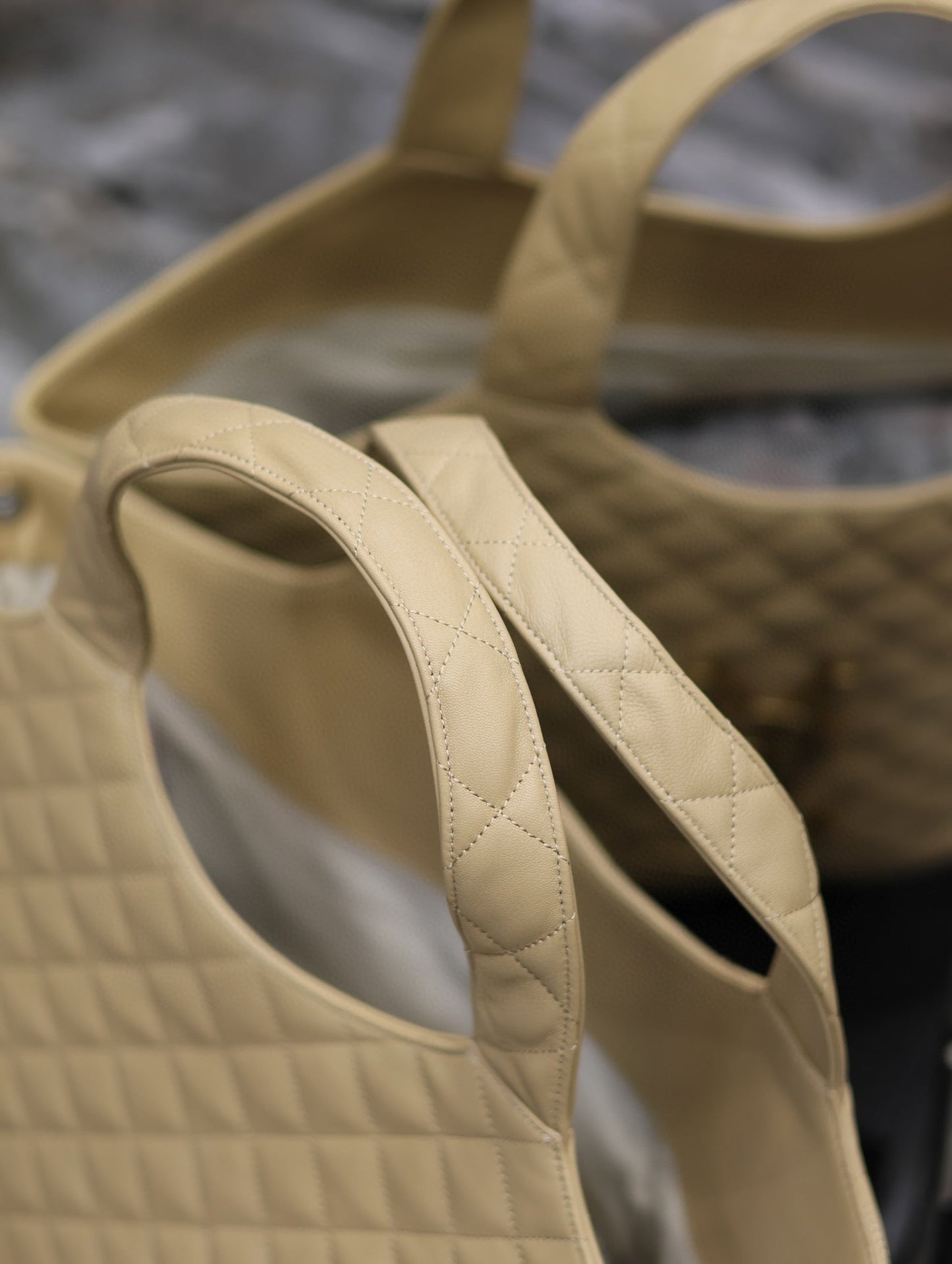 ICARE MAXI SHOPPING BAG IN QUILTED BEIGE LAMBSKIN