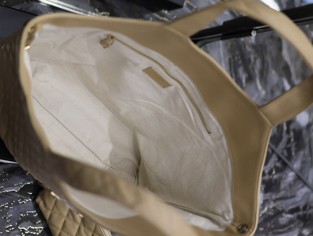 ICARE MAXI SHOPPING BAG IN QUILTED BEIGE LAMBSKIN