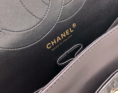 CLASSIC JUMBO FLAP BAG 30CM BLACK PATENT CALFSKIN GOLD HARDWARE