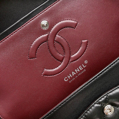 CLASSIC FLAP 25 BLACK LAMBSKIN SILVER HARDWARE