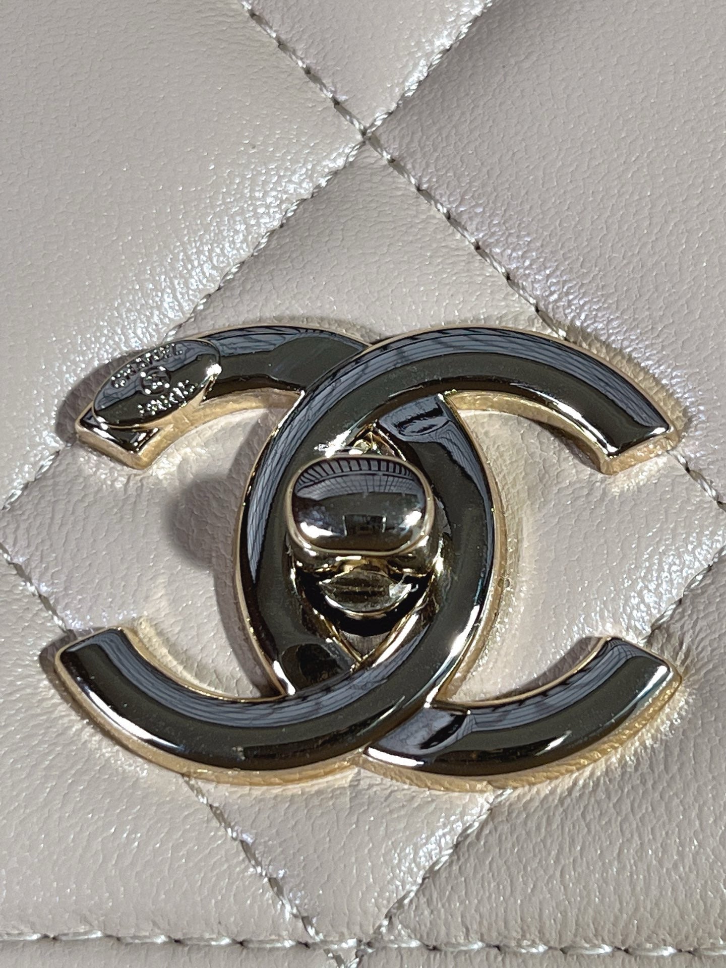 CC TRENDY 25CM BEIGE LAMBSKIN LIGHT GOLD HARDWARE