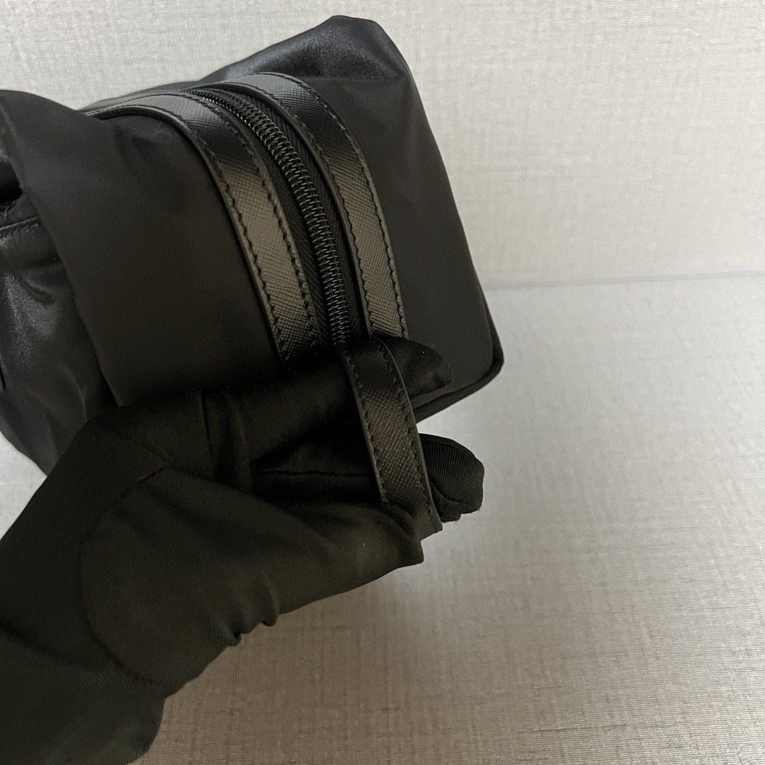 PRA CLUTCH 26 IN BLACK RE-NYLON AND SAFFIANO LEATHER