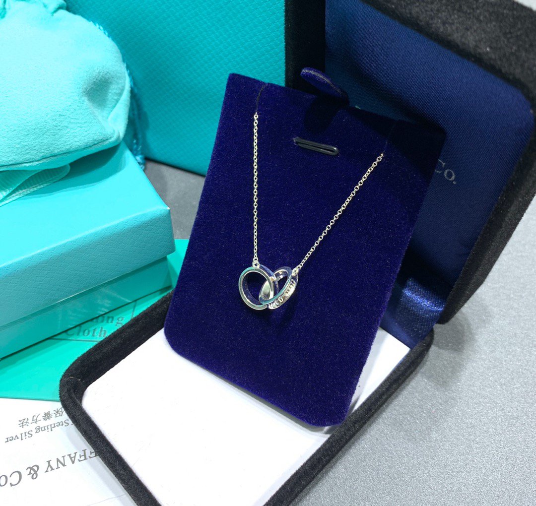 INTERLOCKING CIRCLES PENDANT SILVER SMALL NECKLACE