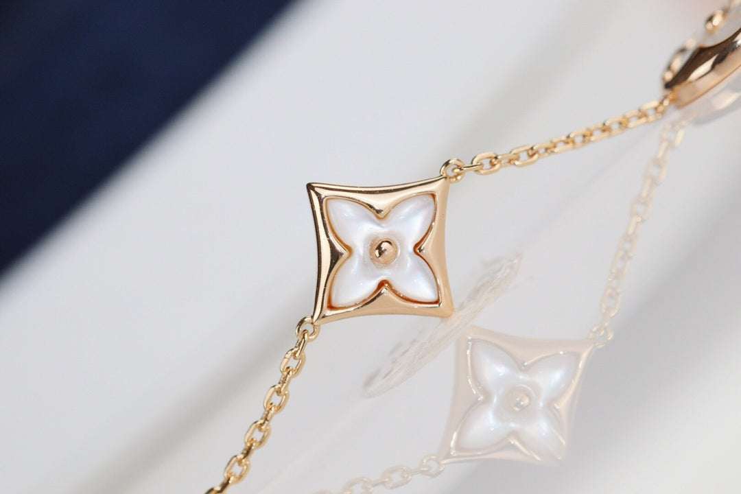 DIANA LEAF CLOVER BRACELET