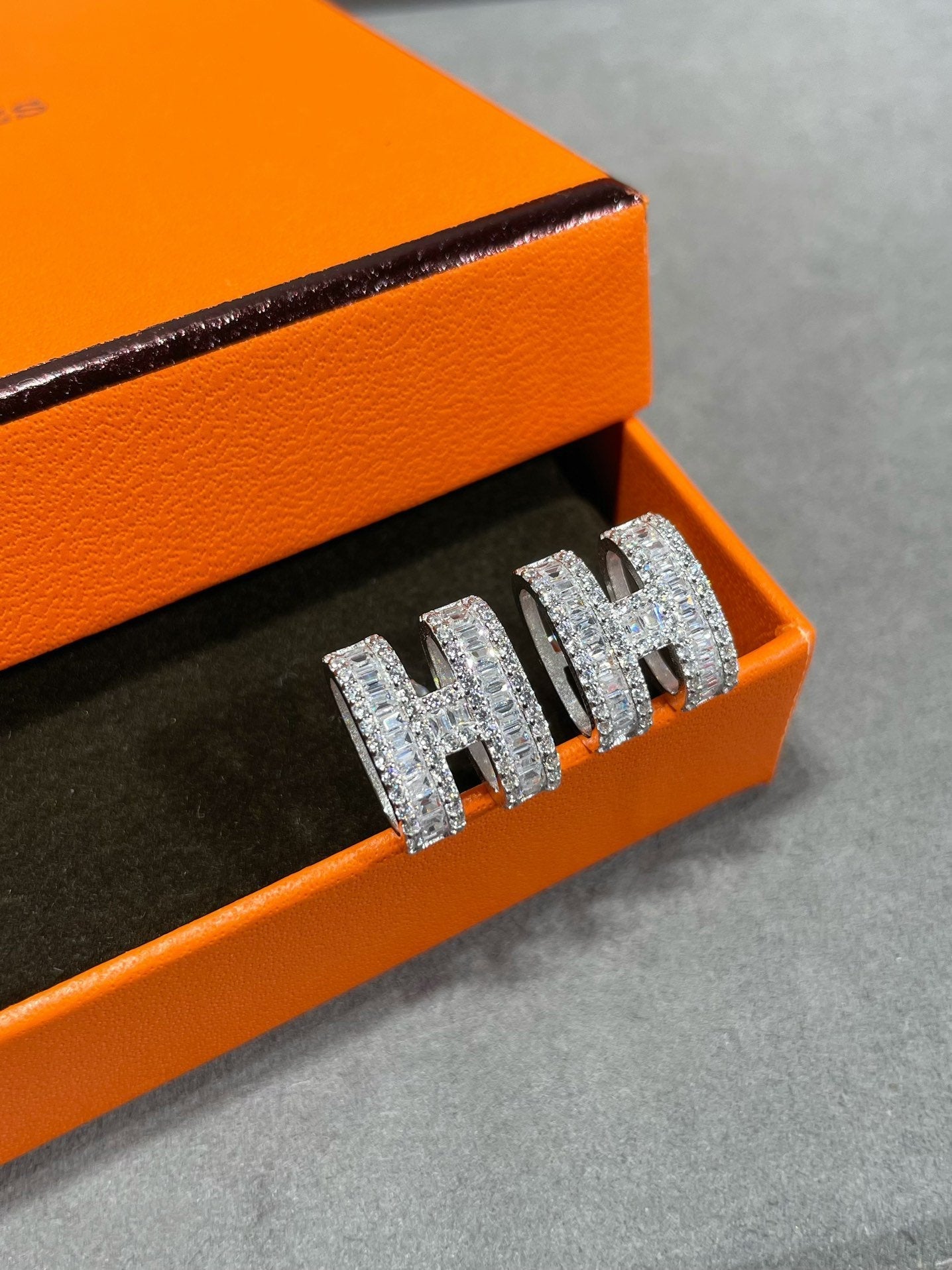 DIANA H STUD EARRINGS WITH SILVER DIAMONDS