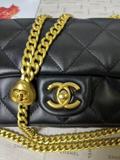 25C Mini Flap 19cm Black Lambskin Gold Heart Hardware
