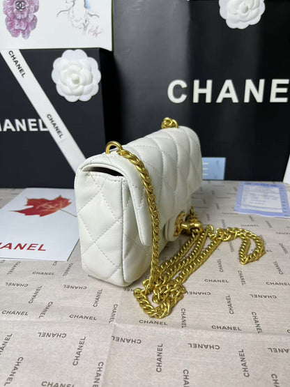 25C Mini Flap 19cm White Lambskin Gold Heart Hardware