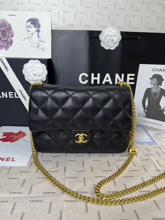 25C Mini Flap 24cm Black Lambskin Gold Heart Hardware