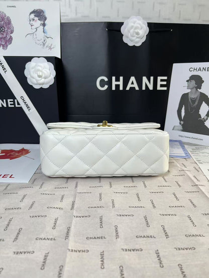 25C Mini Flap 24cm White Lambskin Gold Heart Hardware