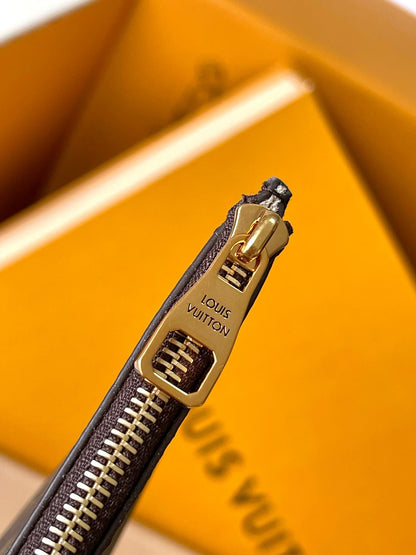 LOW KEY HOBO MM 35 IN IVORY BEIGE SMOOTH CALFSKIN