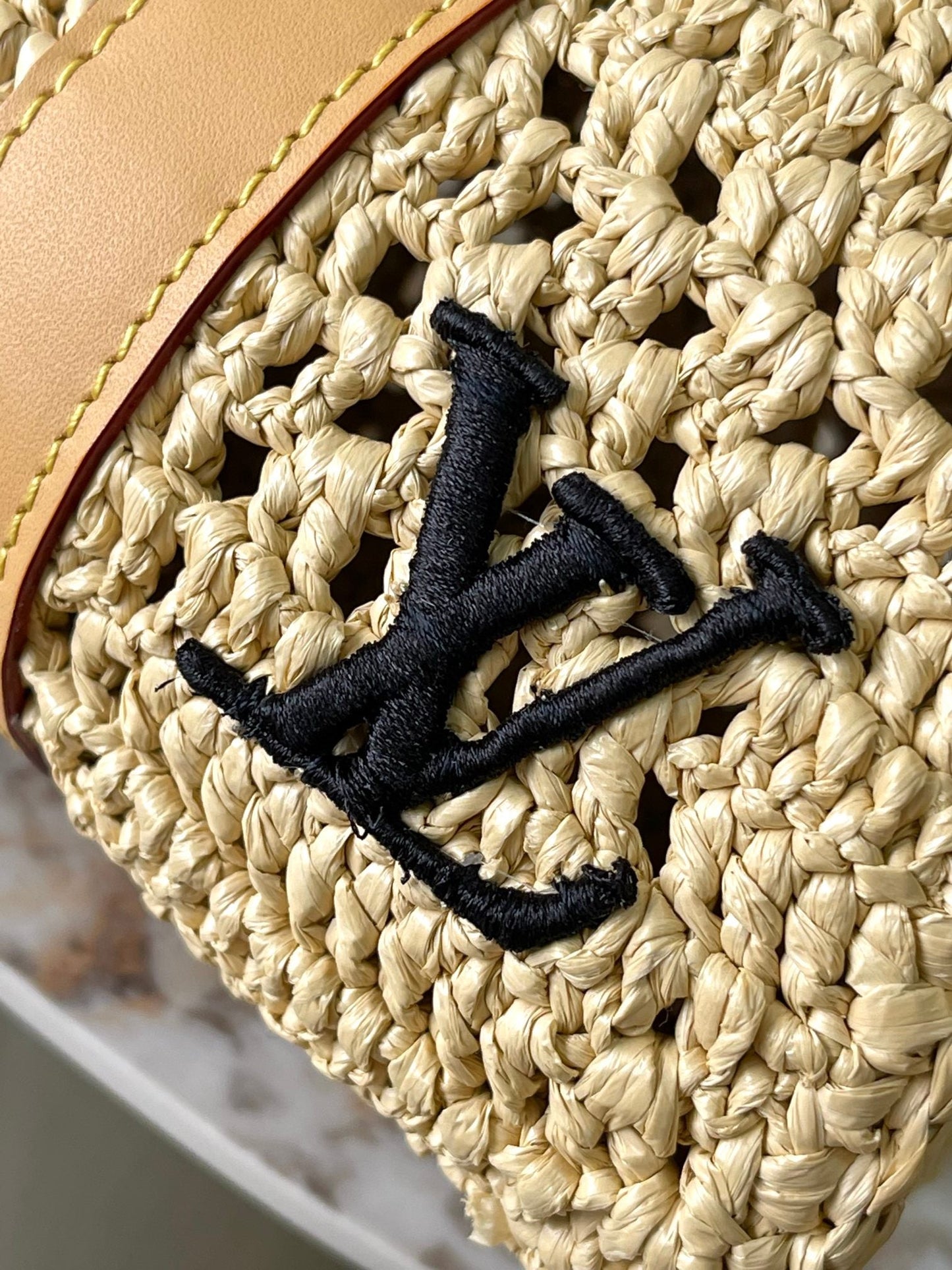 KEEPALL BANDOULI¨¨RE 25 IN BEIGE CROCHETED RAFFIA AND CALFSKIN TRIM