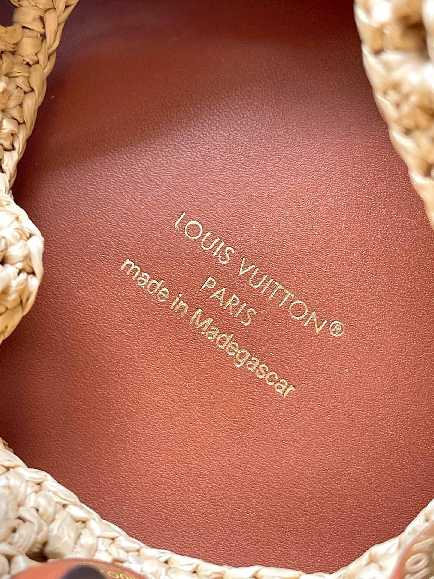 NO¨¦ PURSE 24 IN BEIGE CROCHETED RAFFIA AND BROWN CALFSKIN TRIM