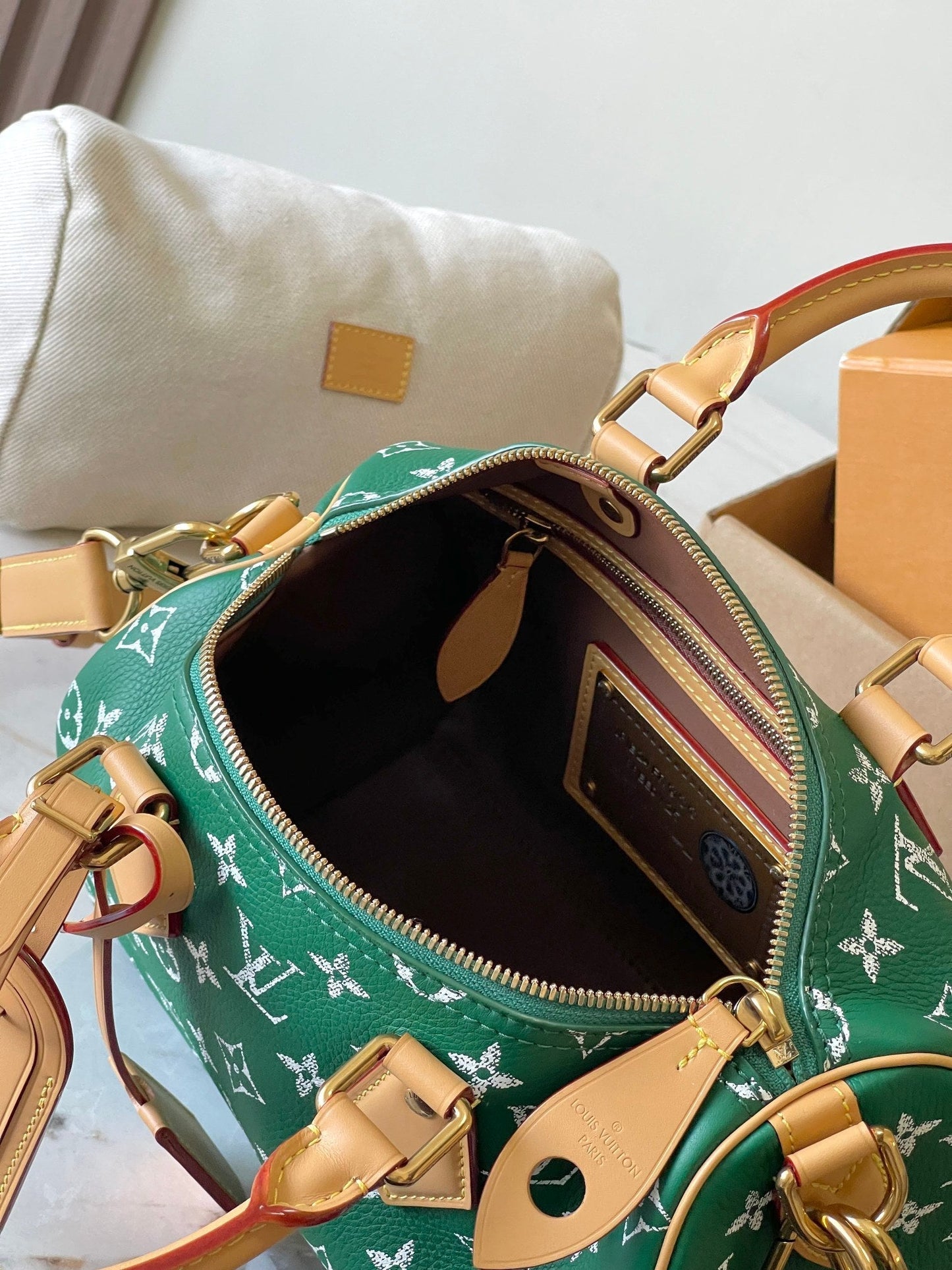 SPEEDY P9 BANDOULI¨¨RE 25 IN GREEN MONOGRAM CANVAS GOLD HARDWARE