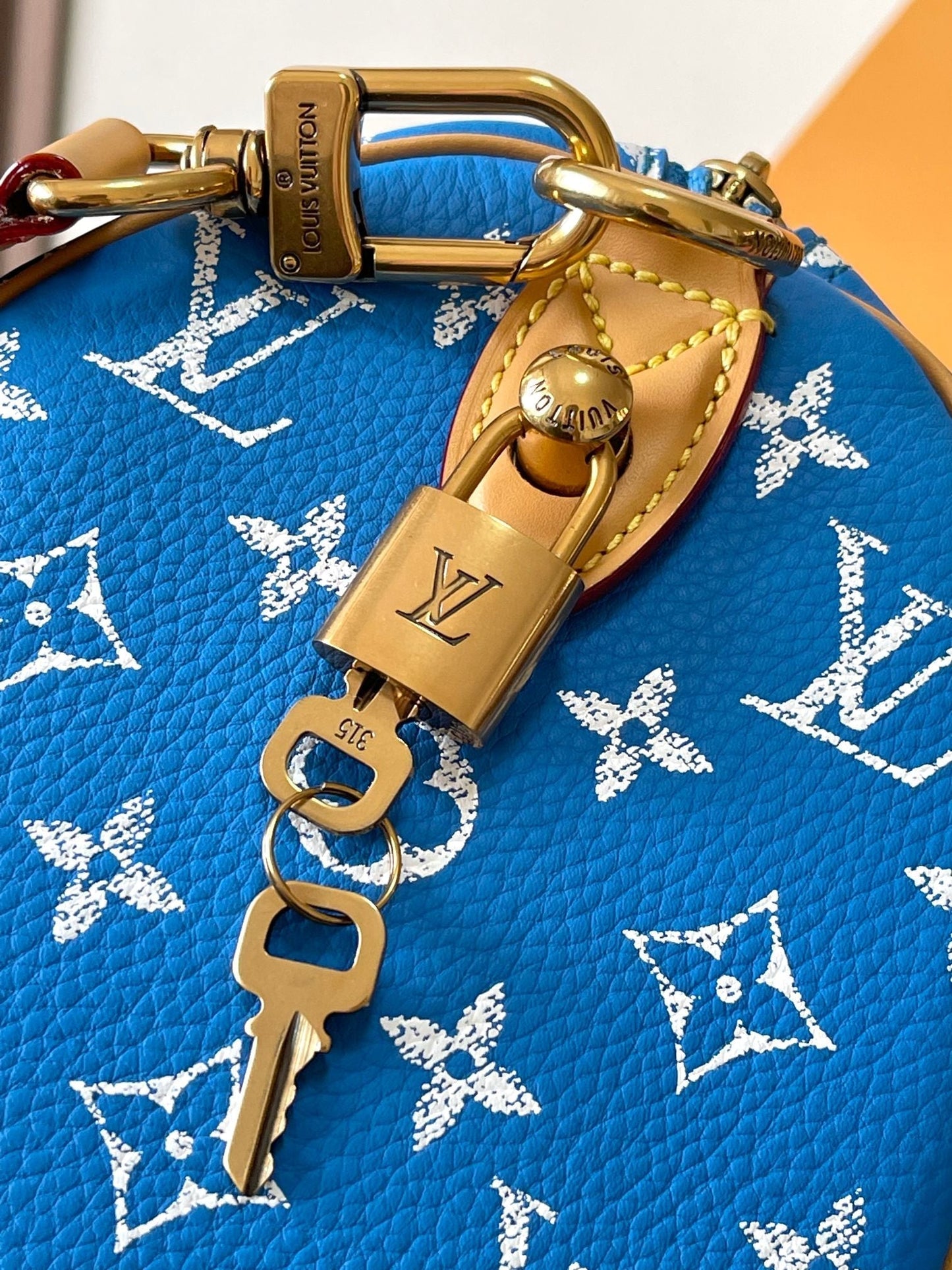 SPEEDY P9 BANDOULI¨¨RE 25 IN BLUE MONOGRAM CANVAS GOLD HARDWARE