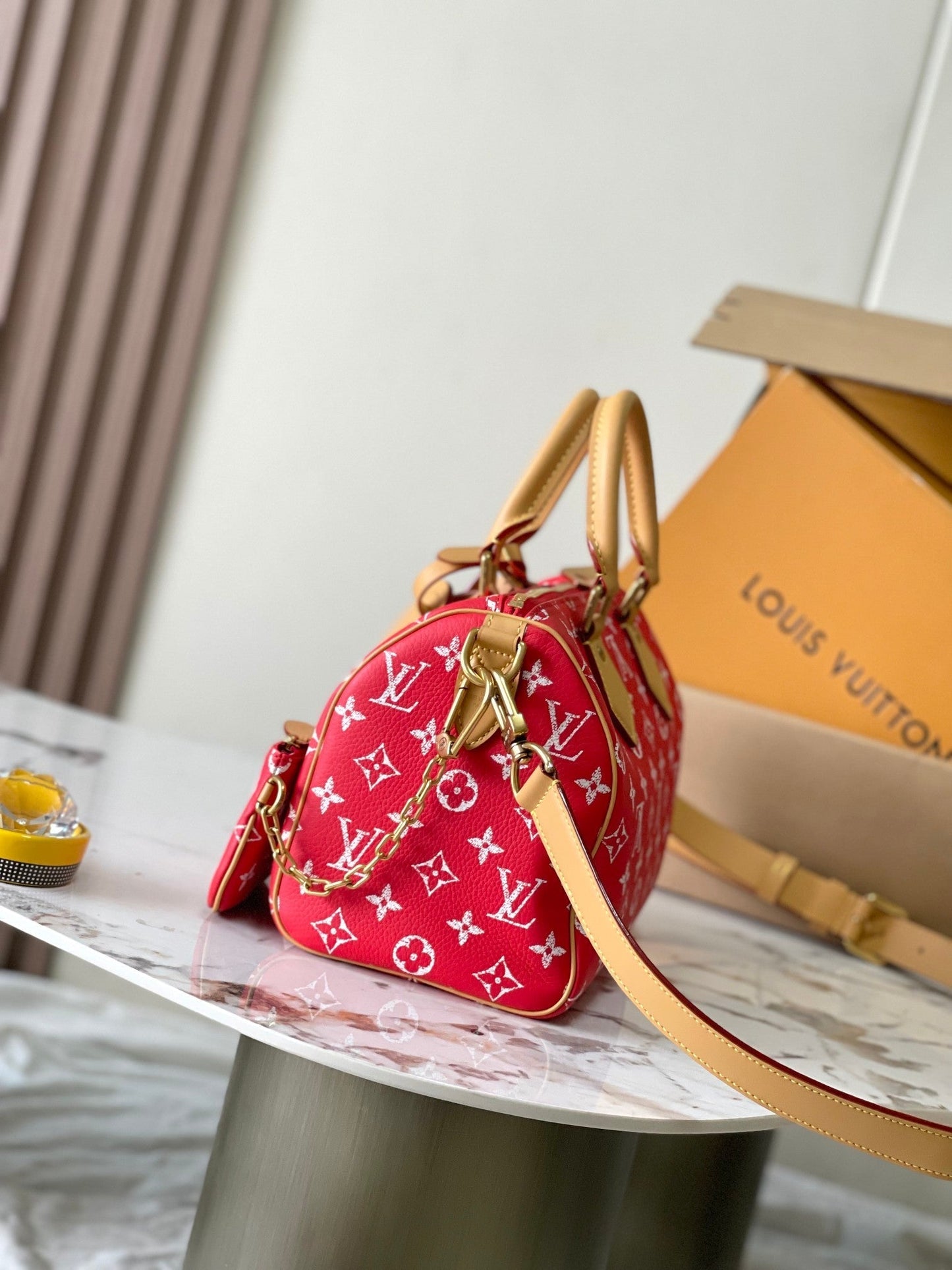 SPEEDY P9 BANDOULI¨¨RE 25 IN RED MONOGRAM CANVAS GOLD HARDWARE
