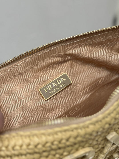 TRIANGLE BAG 26 IN BEIGE WOVEN RAFFIA GOLD CHAIN