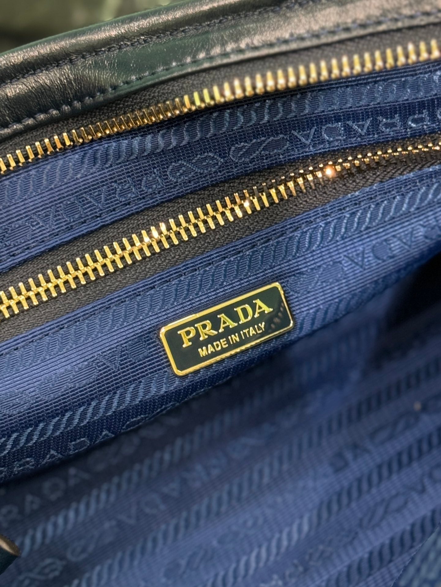 HANDBAG 32 IN BLACK SOFT SMOOTH LAMBSKIN