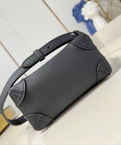 STEAMER 20 IN BLACK CALFSKIN SILVER HARDWARE