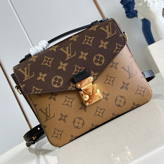 POCHETTE M¨¦TIS 20 IN BROWN MONOGRAM AND MONOGRAM REVERSE CANVAS GOLD BUCKLE