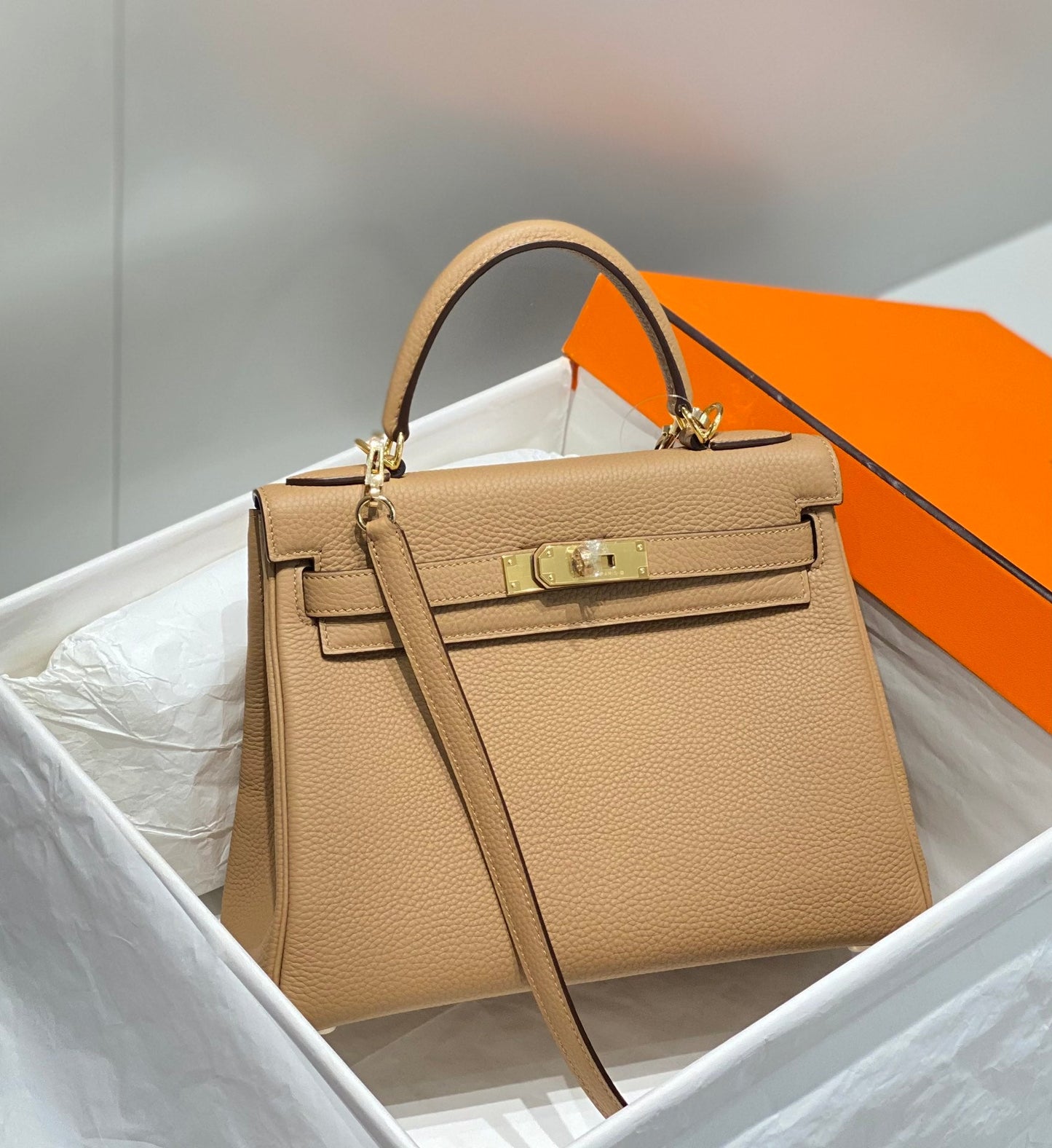 HM KELLY 28CM BEIGE TOGO GOLD HARDWARE