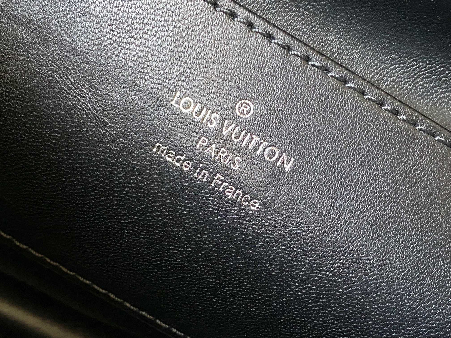 CAPUCINES GM SOUPLE 38 IN BLACK TAURILLON