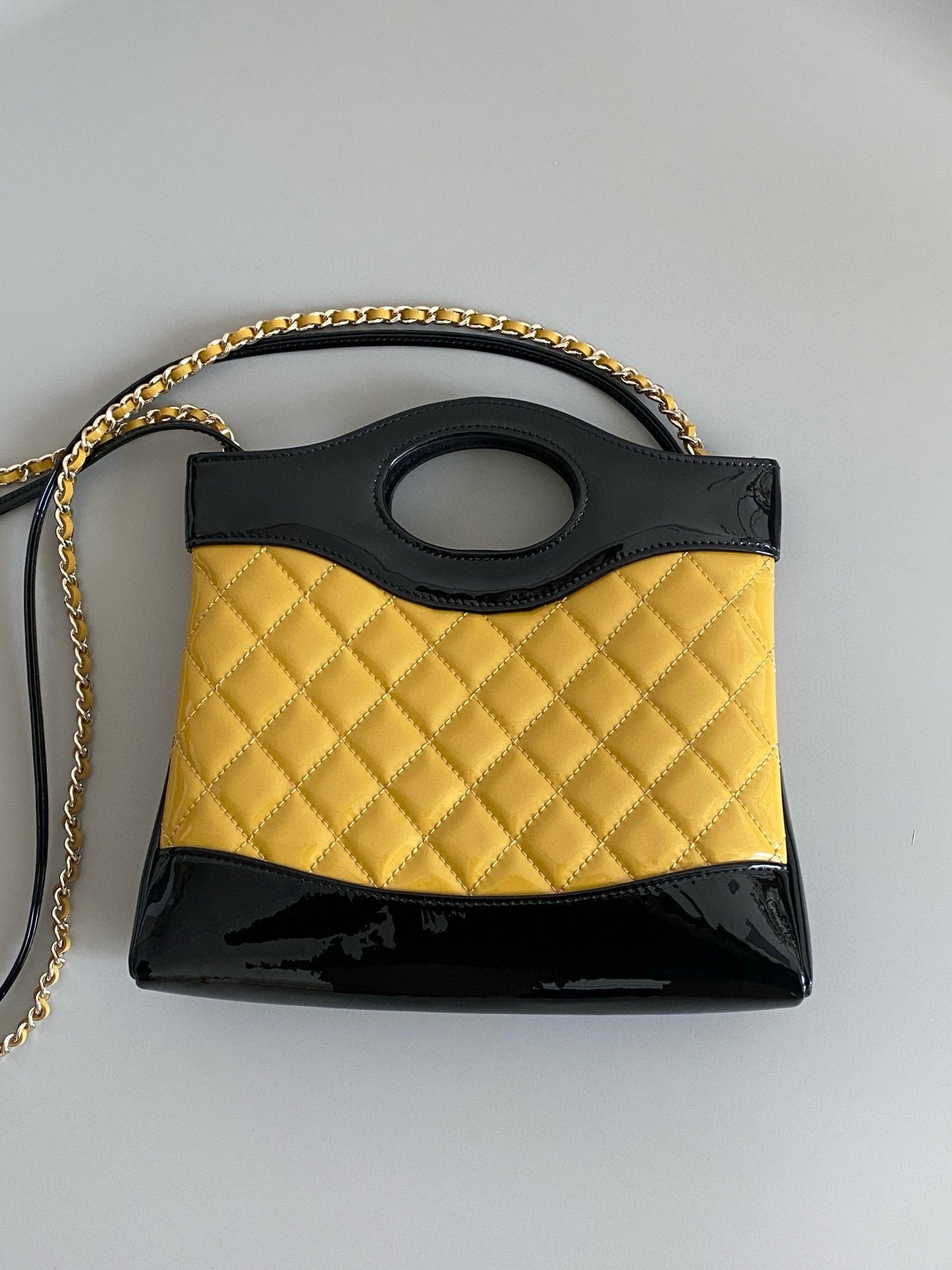 23a cc 31 mini shopping bag 23cm yellow black patent calfskin