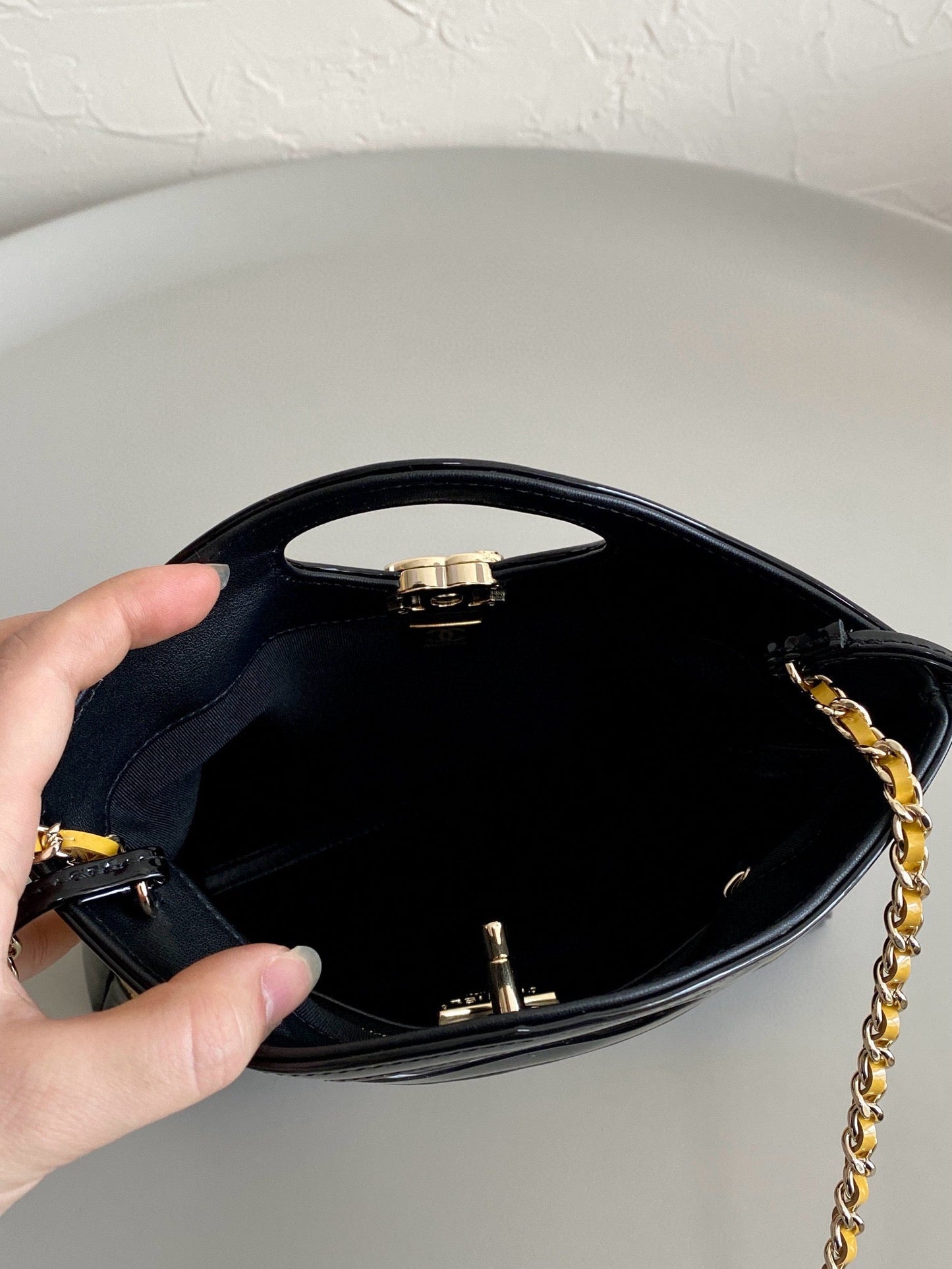 23a cc 31 mini shopping bag 23cm yellow black patent calfskin