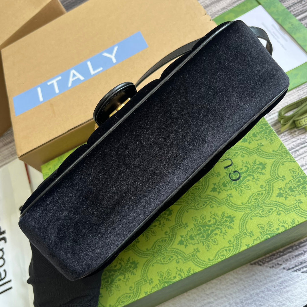 GG MARMONT MEDIUM 26 BAG IN BLACK VELVET