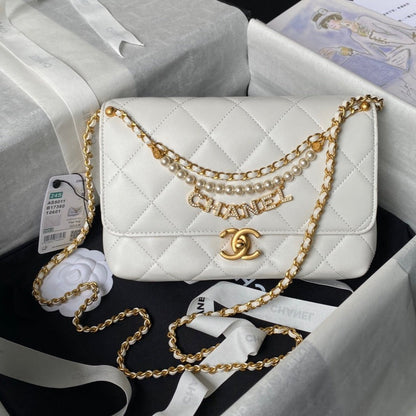 24a small flap bag 23cm white lambskin pearl and gold hardware