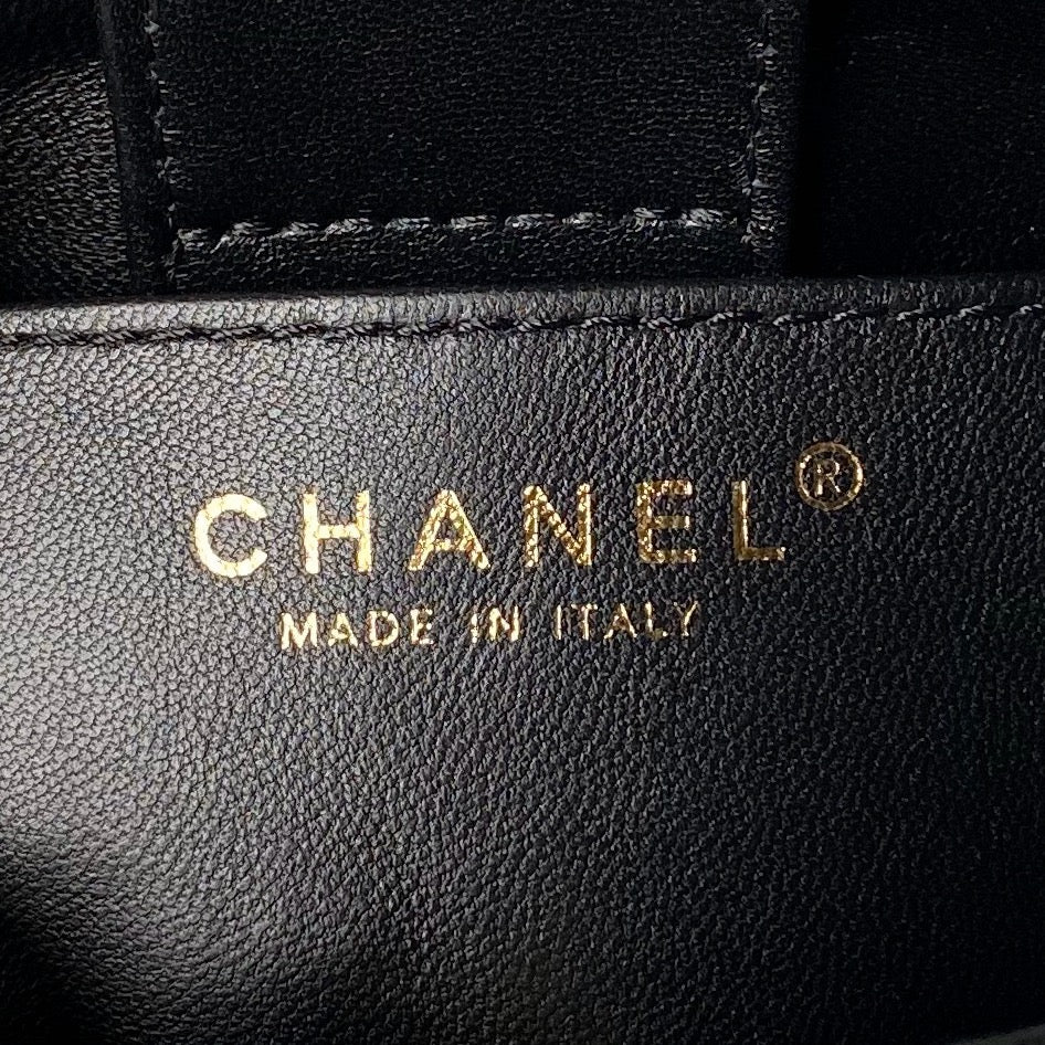 24p clutch with chain 19cm black lambskin