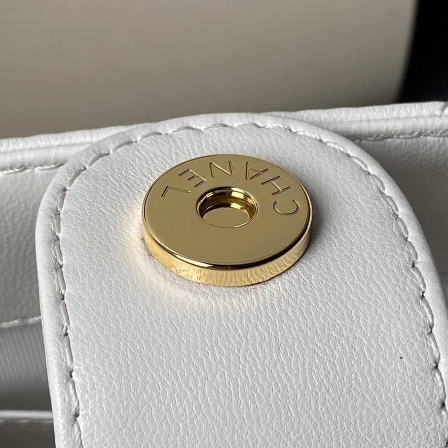 24p clutch with chain 19cm white lambskin