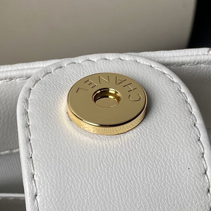 24p clutch with chain 19cm white lambskin