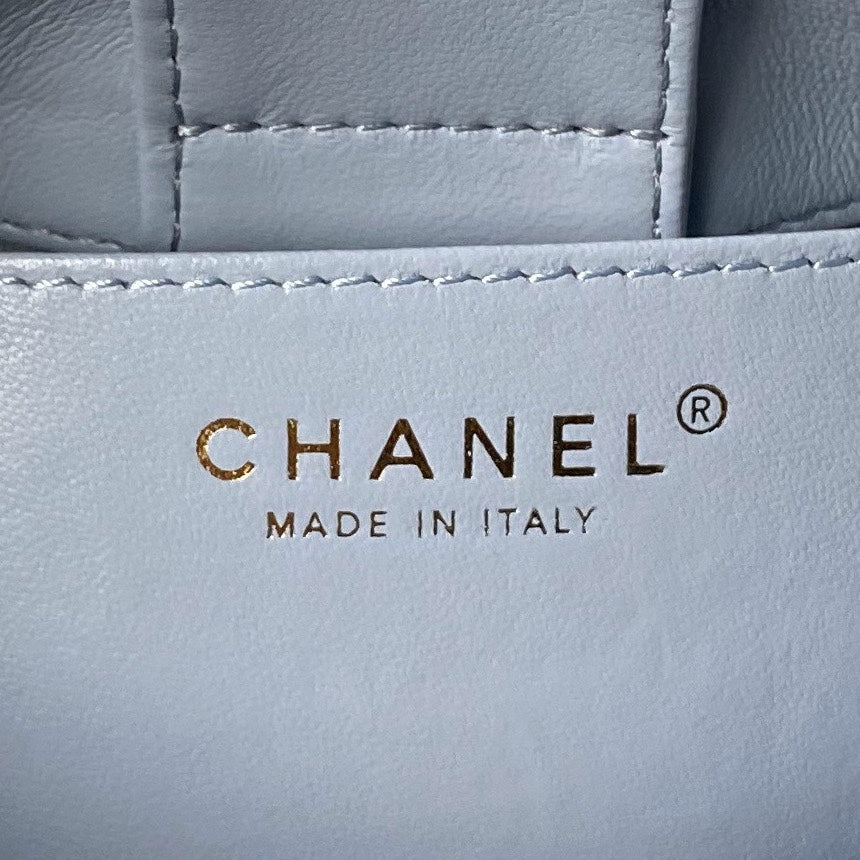 24p clutch with chain 19cm turquoise blue lambskin