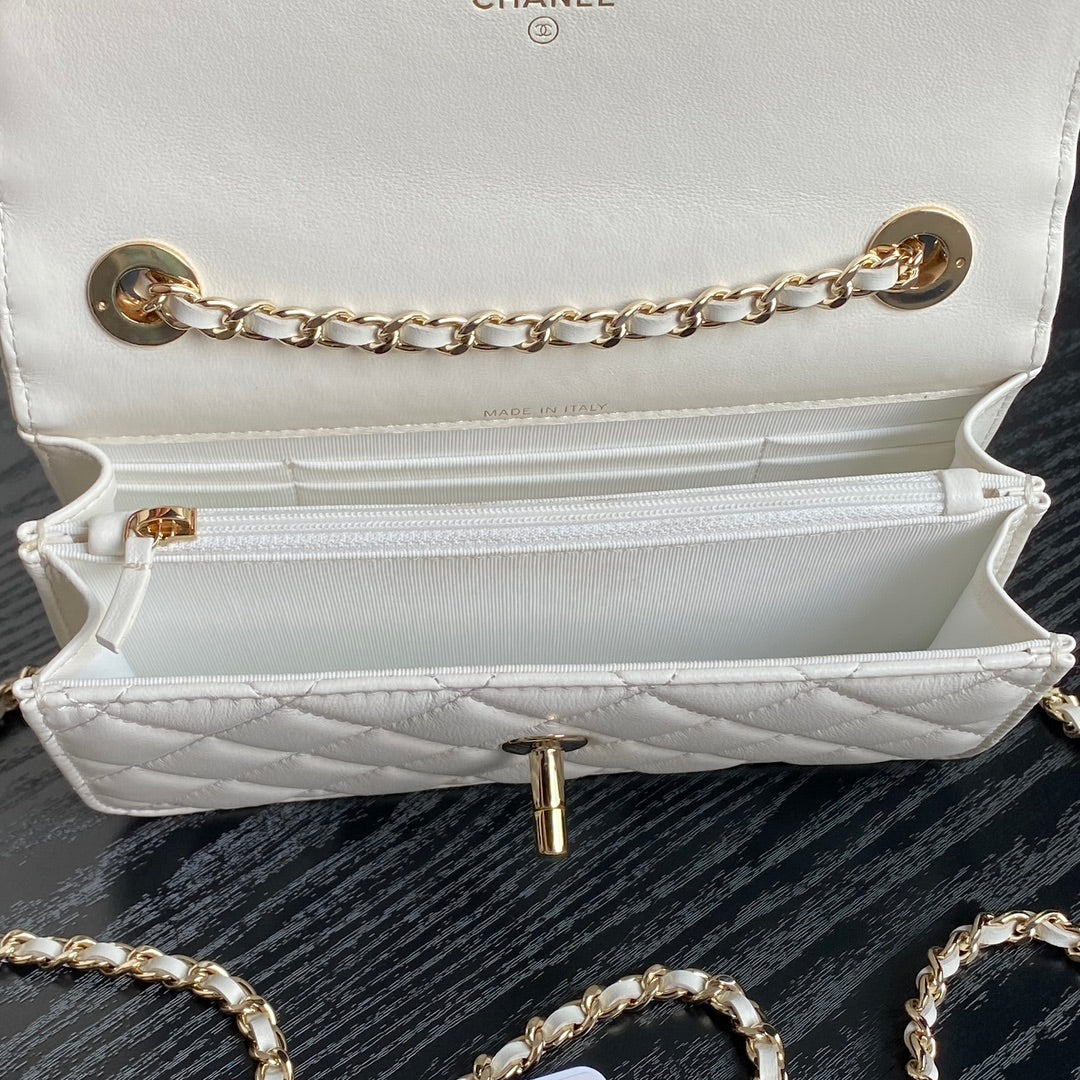CC 24B Trendy Bag 18.5cm White Lambskin Gold Hardware