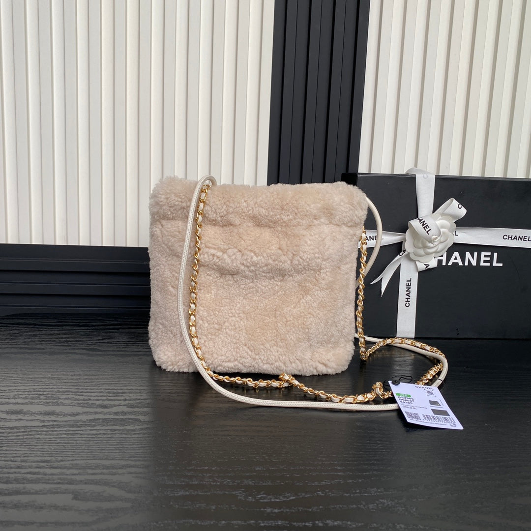 CC 24K Hobo 22 Bag 20cm Beige Wool Fur