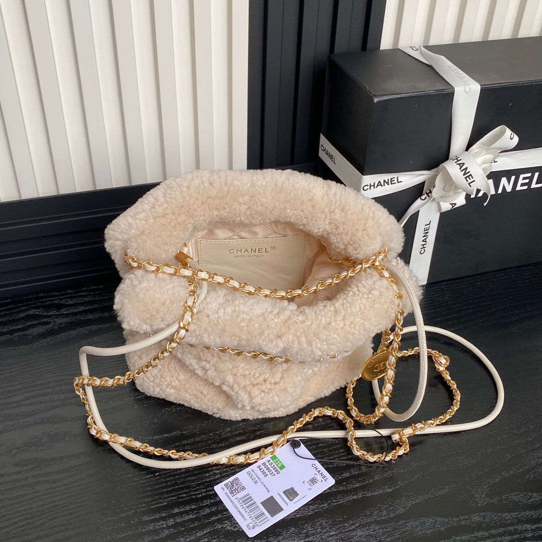 CC 24K Hobo 22 Bag 20cm Beige Wool Fur