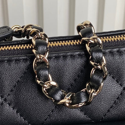 CC 25C Clutch With Strap 21cm Black Calfskin