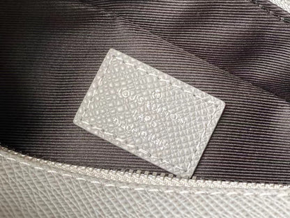 ?AVENUE MESSENGER 22 IN HARBOR GRAY CALFSKIN