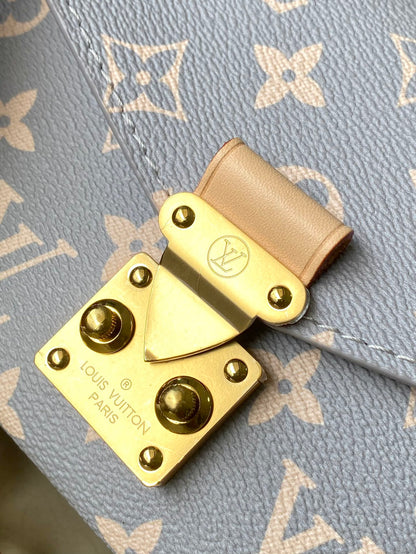 POCHETTE M¨¦TIS EAST WEST 21 IN GRAY CREAM MONOGRAM TRIANON CANVAS GOLD HARDWARE