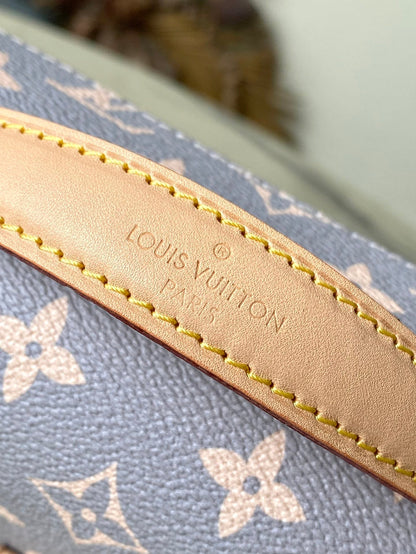 POCHETTE M¨¦TIS EAST WEST 21 IN GRAY CREAM MONOGRAM TRIANON CANVAS GOLD HARDWARE