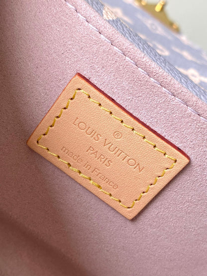 POCHETTE M¨¦TIS EAST WEST 21 IN GRAY CREAM MONOGRAM TRIANON CANVAS GOLD HARDWARE