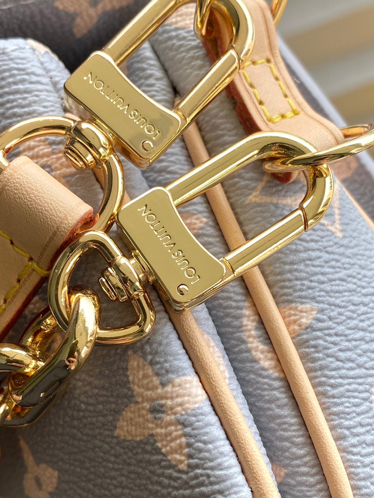 POCHETTE M¨¦TIS EAST WEST 21 IN GRAY CREAM MONOGRAM TRIANON CANVAS GOLD HARDWARE