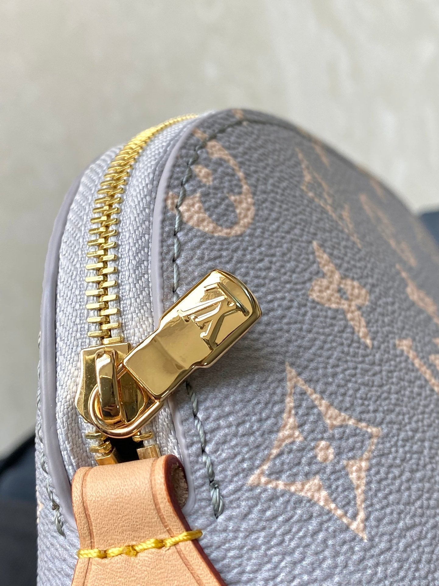 POCHETTE COSM¨¦TIQUE PM 19 IN GRAY CREAM MONOGRAM TRIANON CANVAS