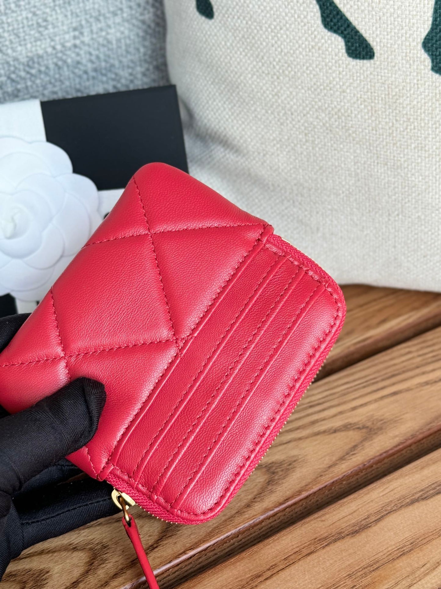 cc 19 zipped coin purse 11cm black lambskin gold hardware