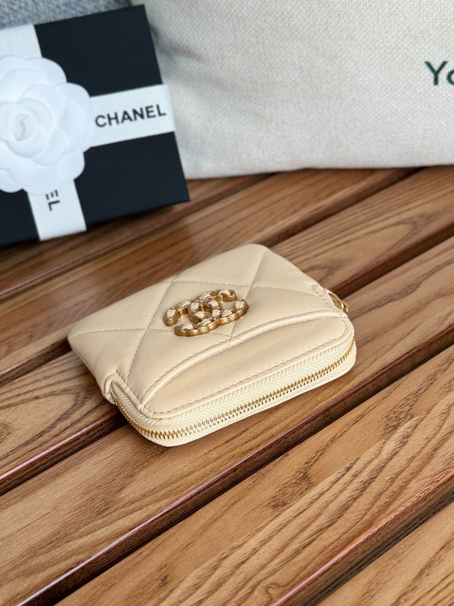 cc 19 zipped coin purse 11cm cream lambskin gold hardware